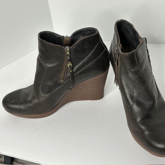 UGG Brown Meredith Wedge Leather Boots - Picture 3 of 5